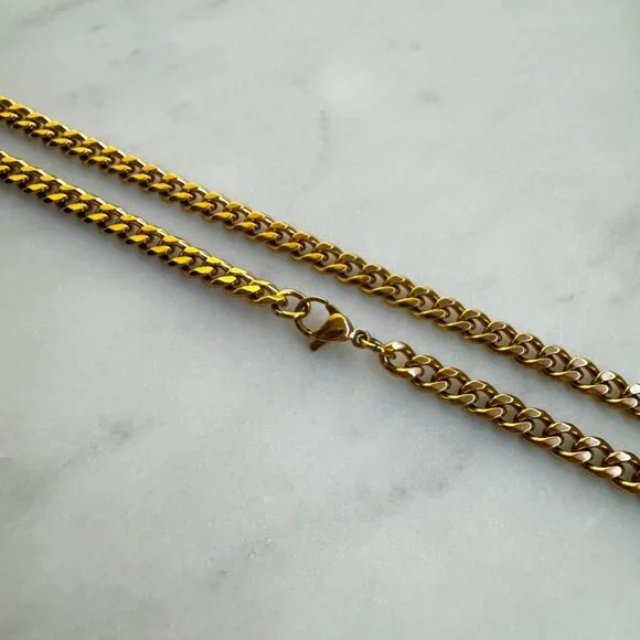 NIKE Swoosh Pendant Necklace - 5mm Cuban Chain - 22" Chain - Nike Necklace - Y2K - Picture 3 of 3